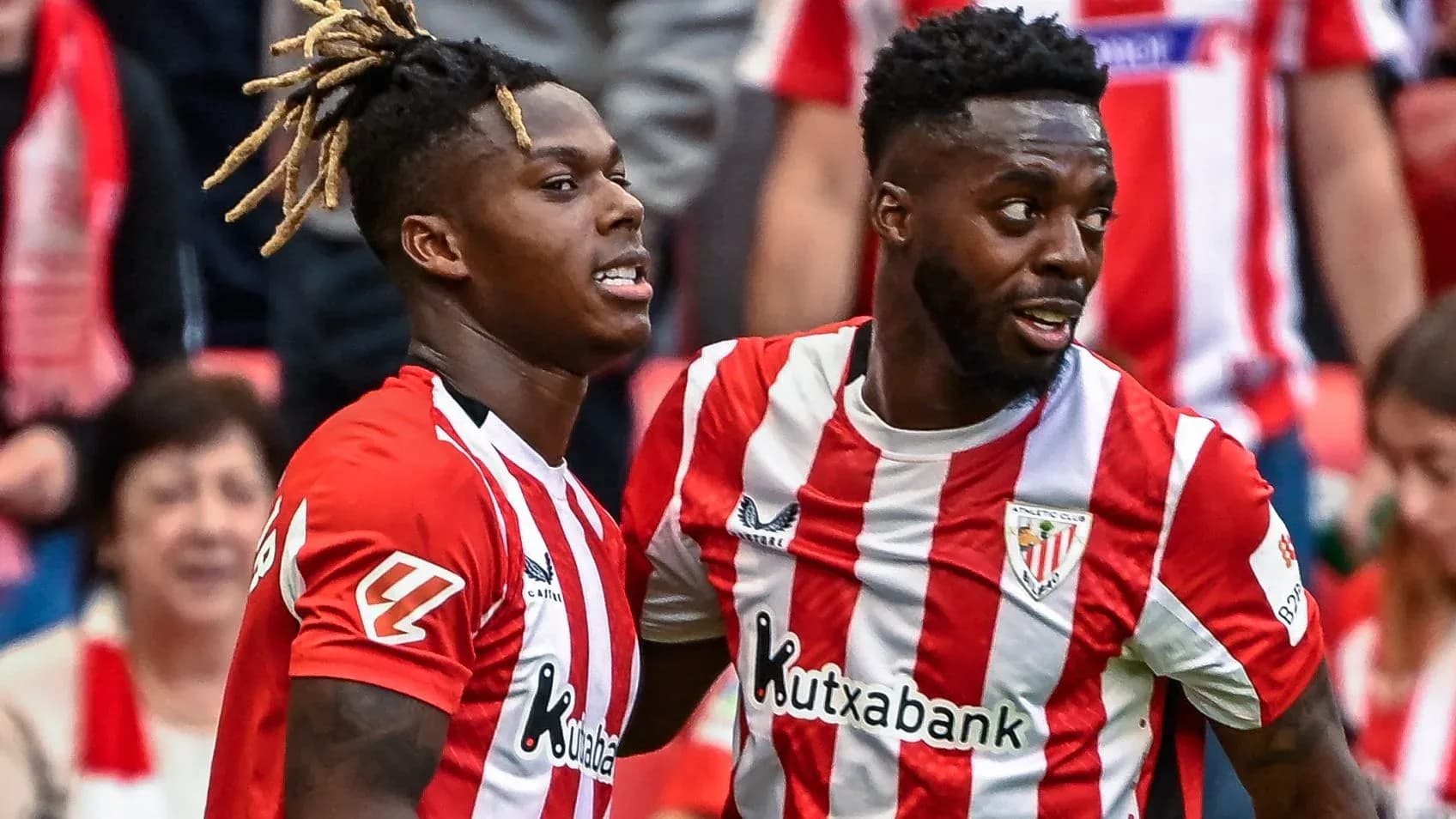 Dos jugadores del Athletic Club celebrando un momento