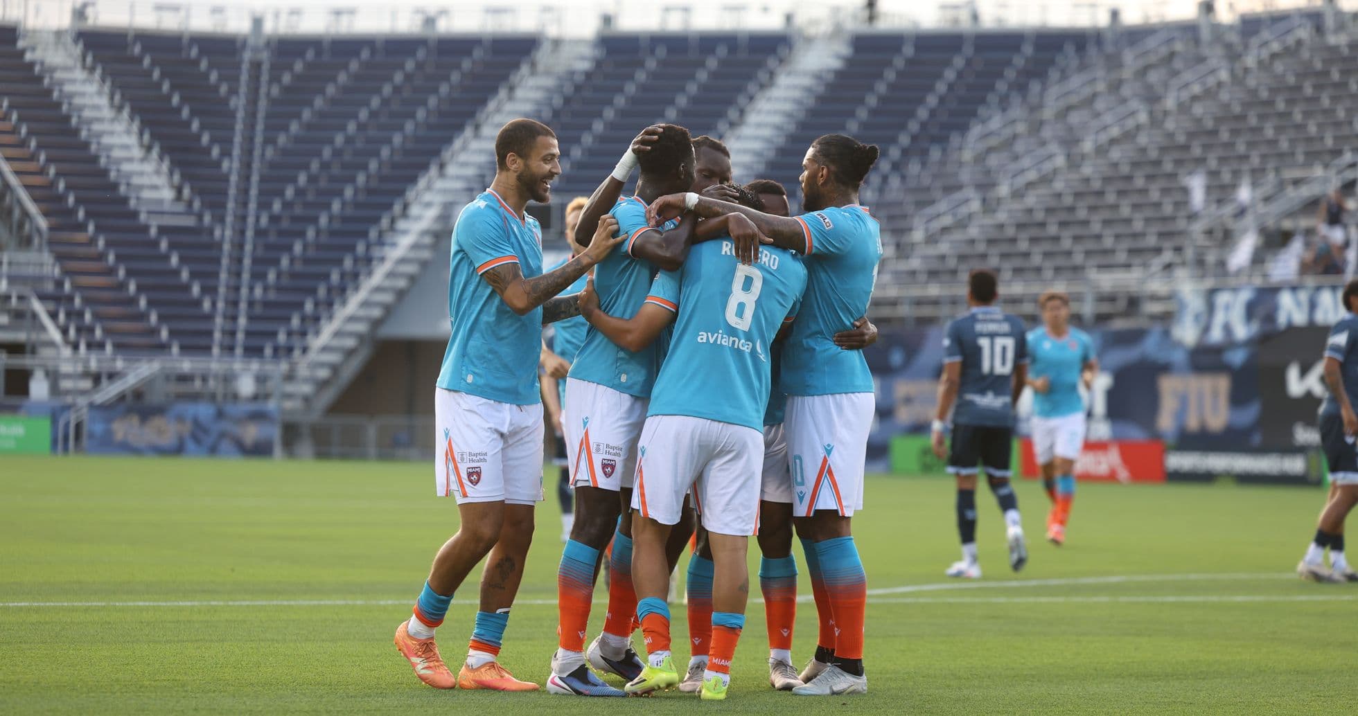 Celebración de gol del Miami FC en el partido