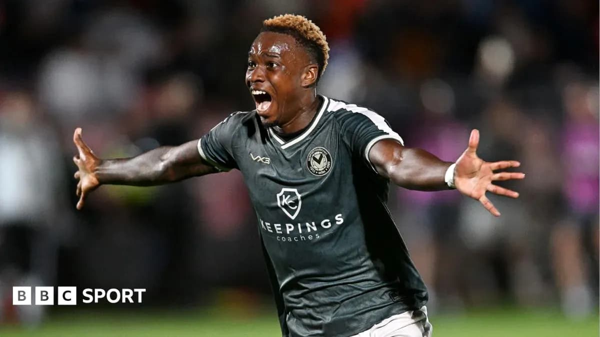 Jugador celebrando un gol en el partido