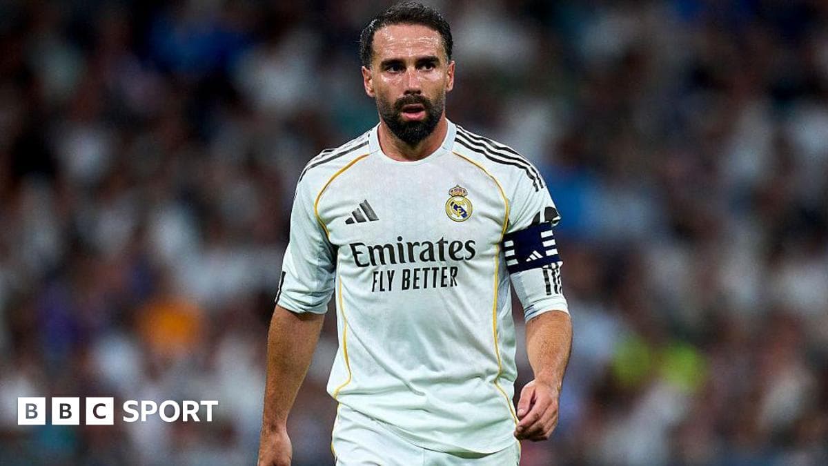 Jugador de Real Madrid con camiseta blanca en el campo