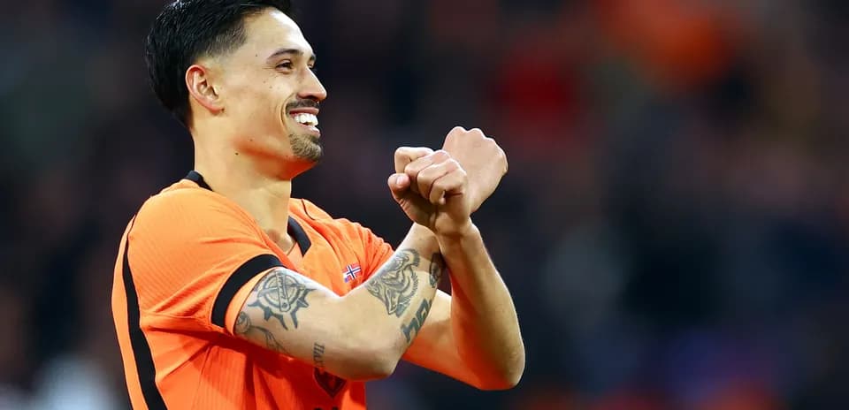 Jugador celebrando con gesto durante un partido