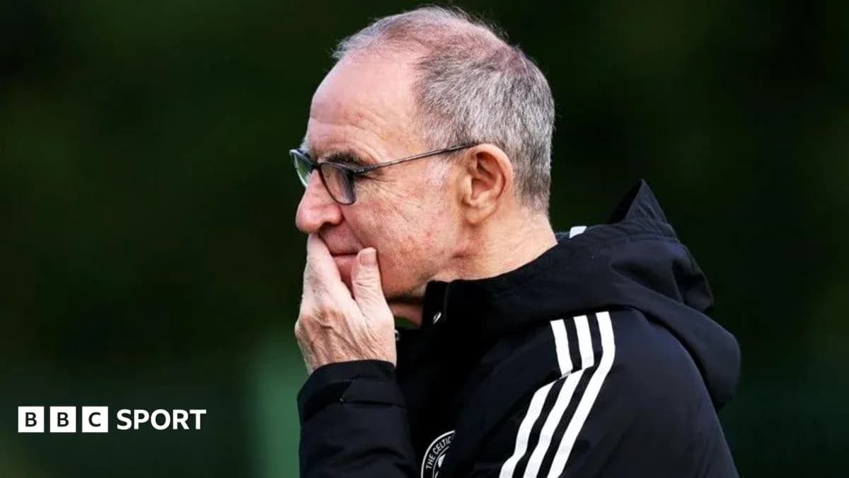 Entrenador pensativo durante sesión de entrenamiento