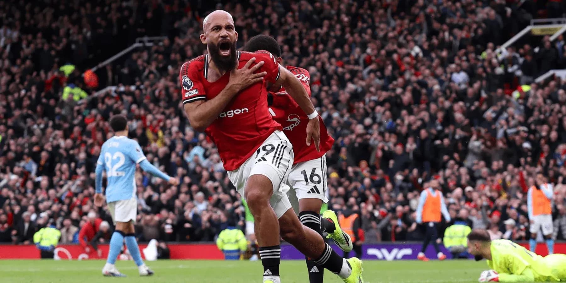 Gol de Manchester United en el derbi