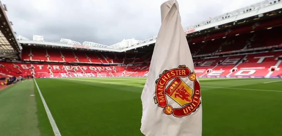 Bandera de esquina con el emblema del Manchester United