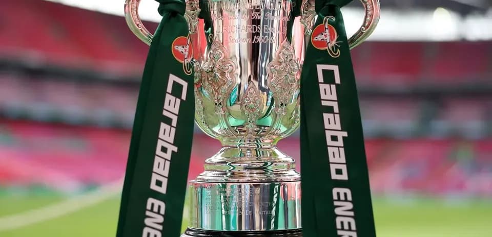Trofeo de la Copa de la Liga Carabao en estadio