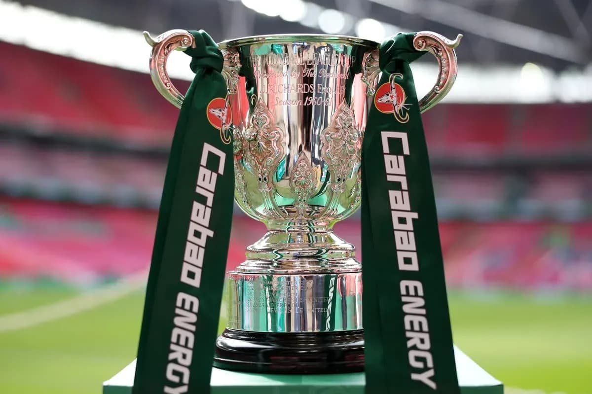 Trofeo de la Copa de la Liga Carabao en estadio