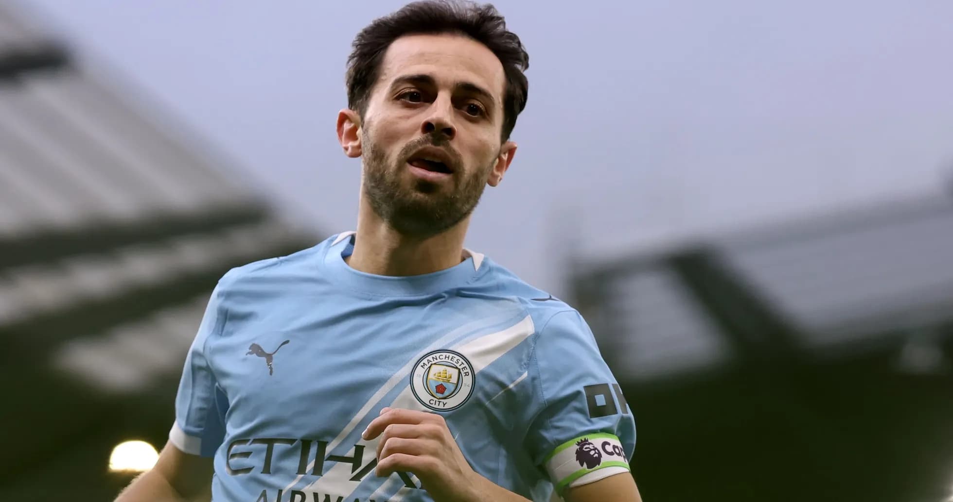Jugador de Manchester City corriendo durante un partido