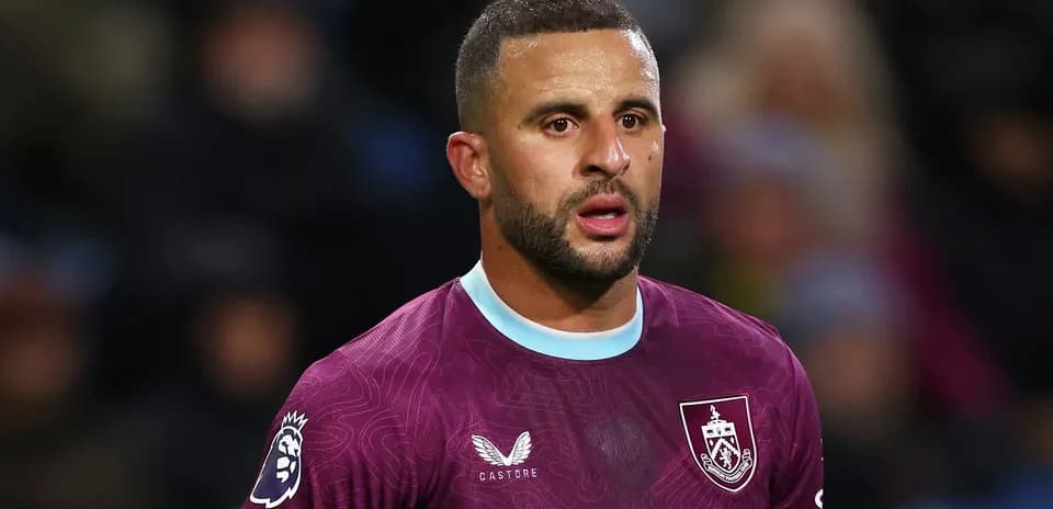 Jugador de Burnley en uniforme durante un partido