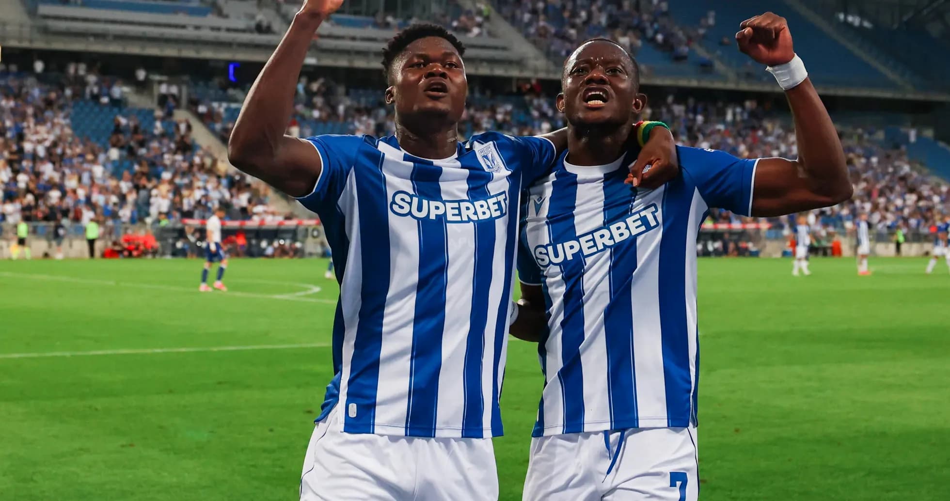 Jugadores de Lech Poznan celebrando un gol