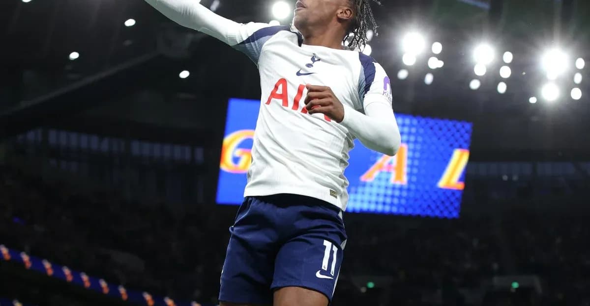 Jugador de Tottenham celebrando un gol en el estadio