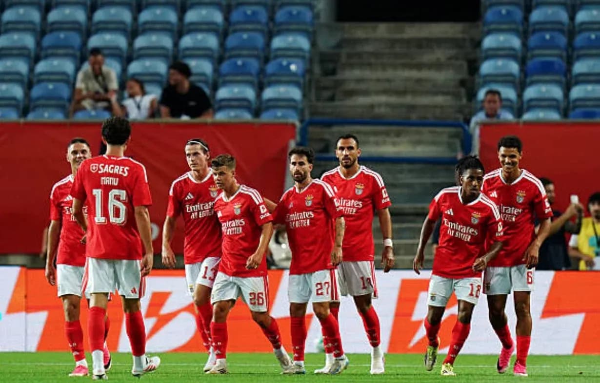 Jugadores del Benfica celebrando un gol