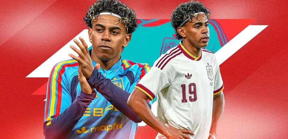 Jugador de España en dos uniformes de fútbol