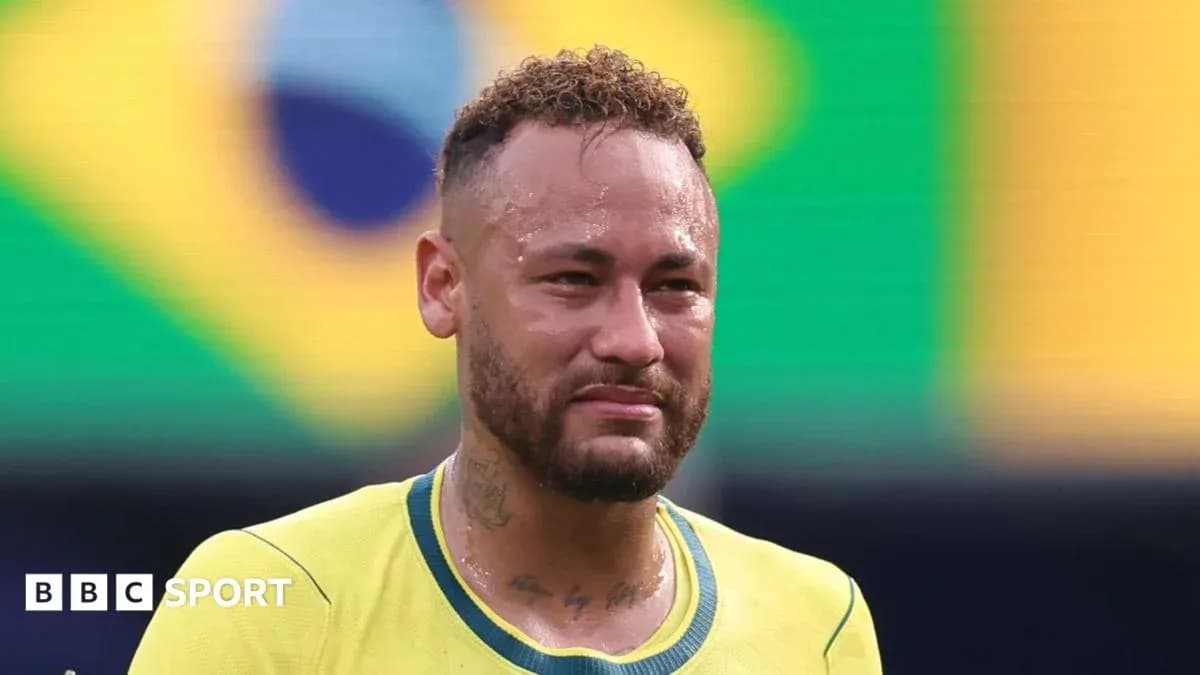 Jugador brasileño en camiseta amarilla durante partido