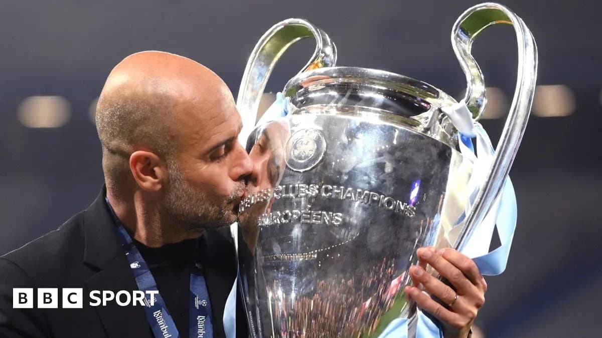 Entrenador besando la Copa de la Champions