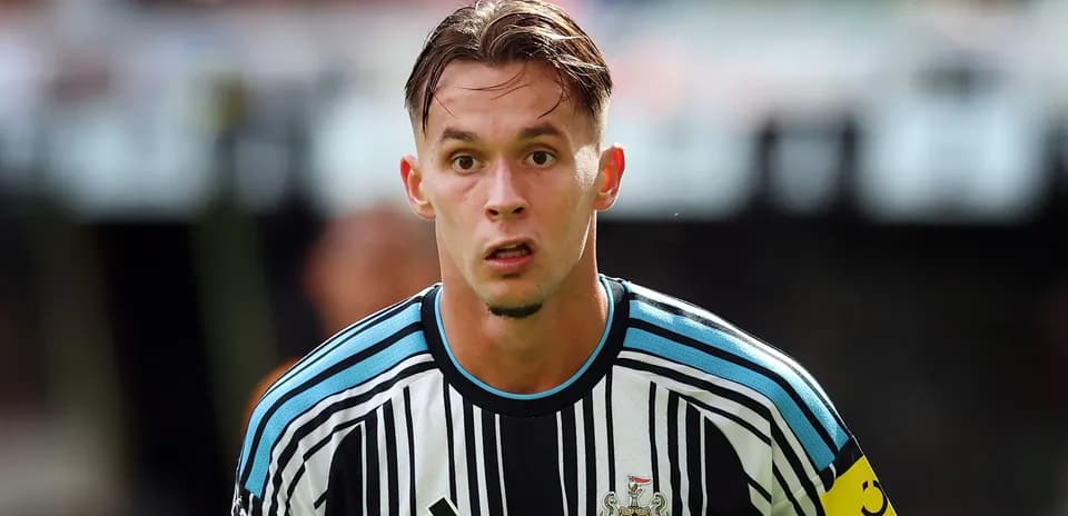 Jugador de Newcastle United en acción durante el partido