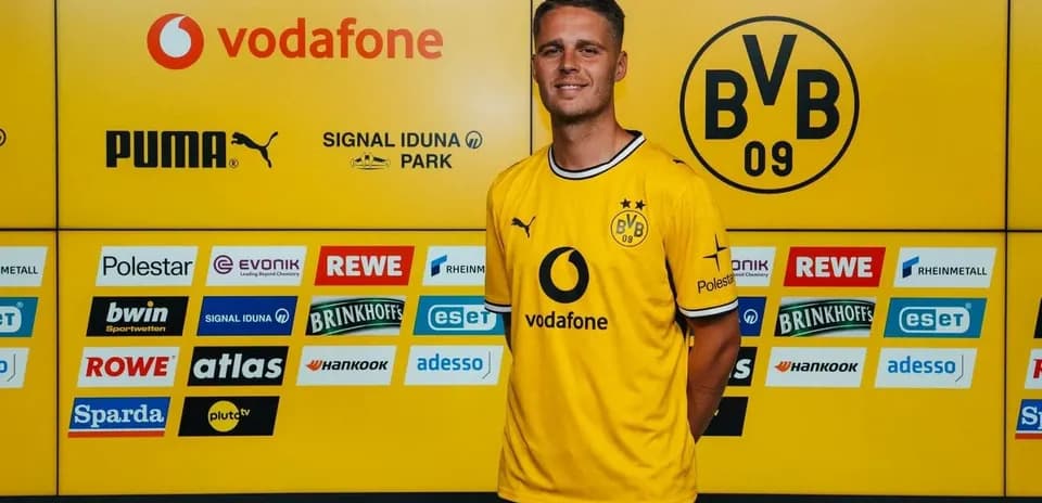 Jugador de Borussia Dortmund en conferencia de prensa