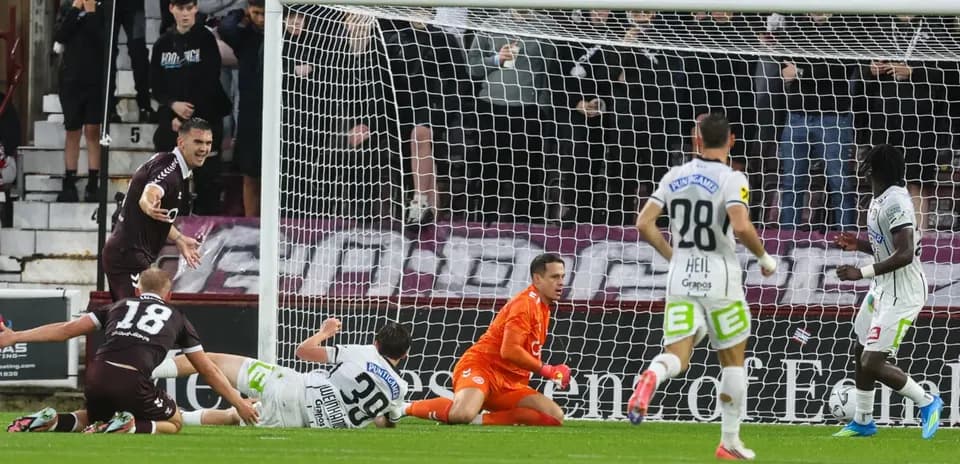 Gol de Heart of Midlothian contra Sturm Graz
