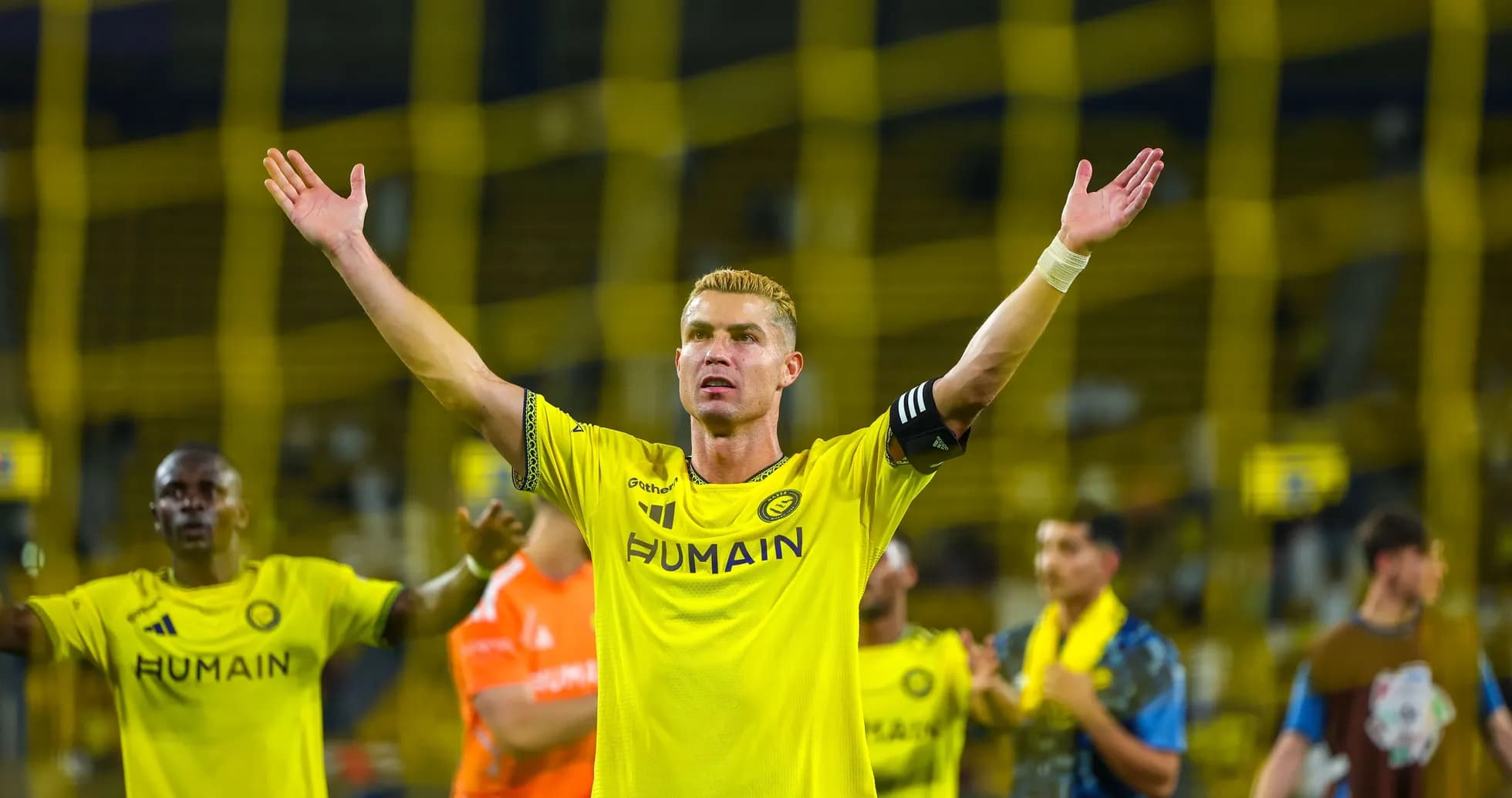Jugador levantando los brazos en celebración