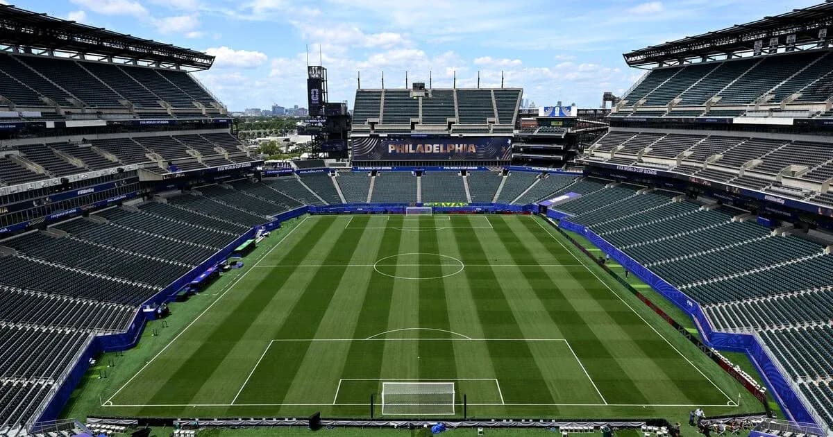 Estadio vacío con campo de fútbol en Philadelphia