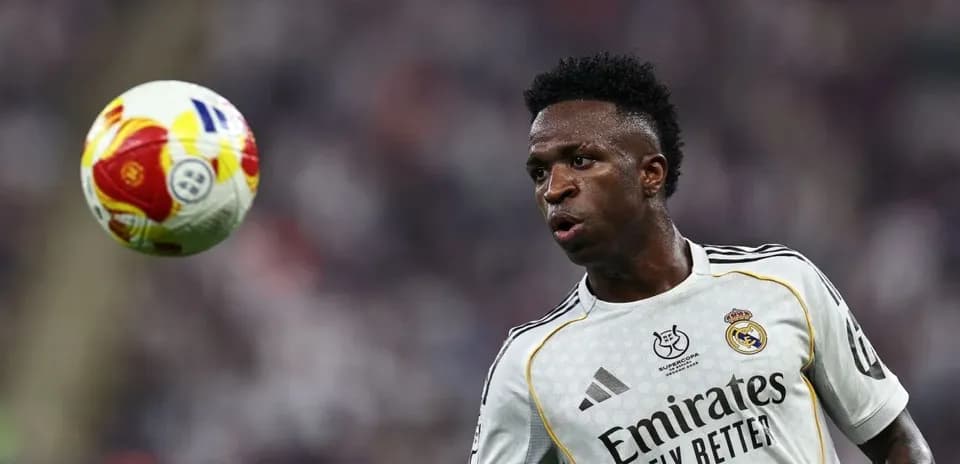 Vinícius Jr. jugando con el balón en partido