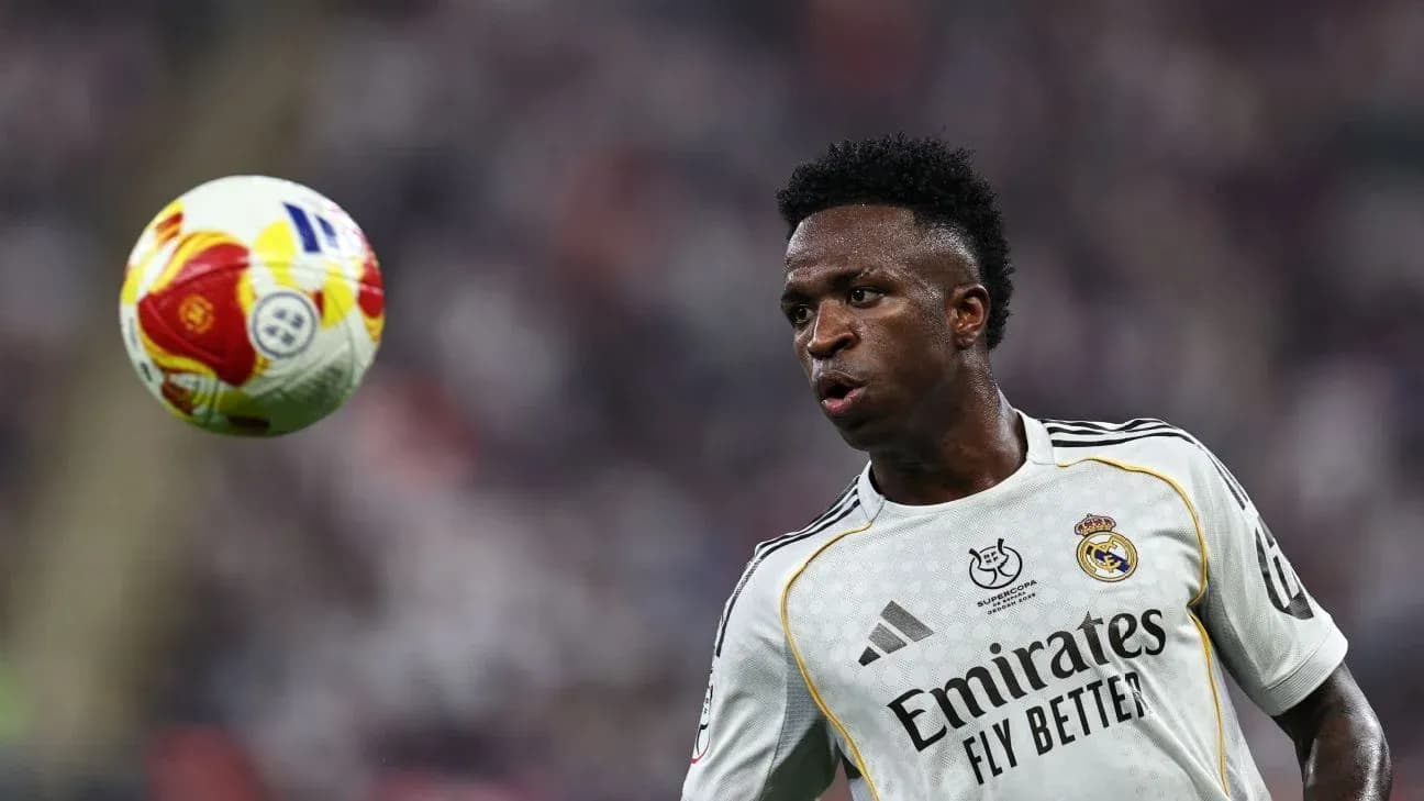 Vinícius Jr. jugando con el balón en partido