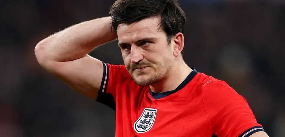 Jugador de Inglaterra con expresión de frustración en partido
