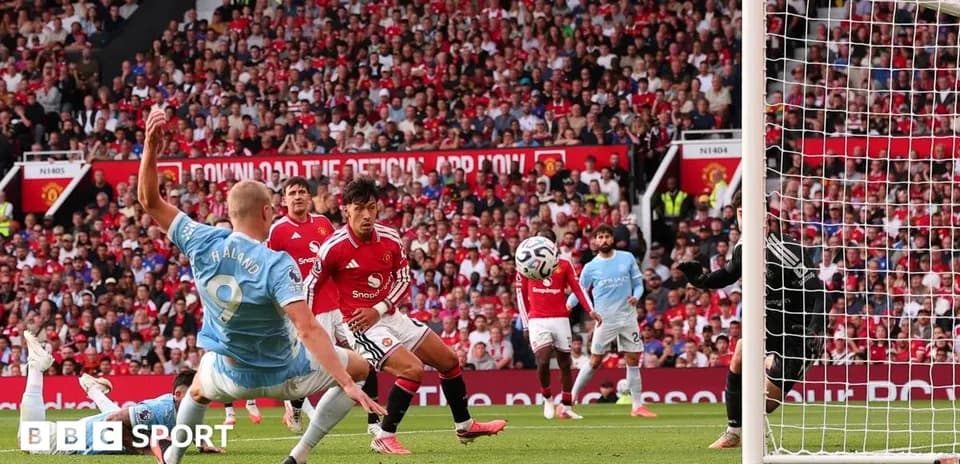 Erling Haaland attempting to score against Manchester United
