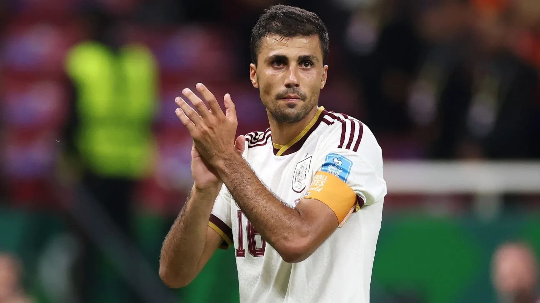 Jugador aplaudiendo con camiseta de México