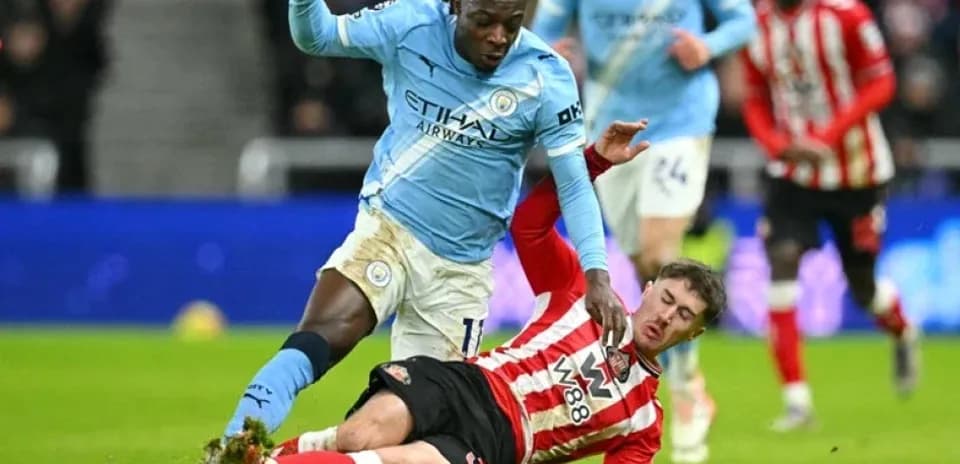 Jugador de Manchester City supera a rival de Southampton