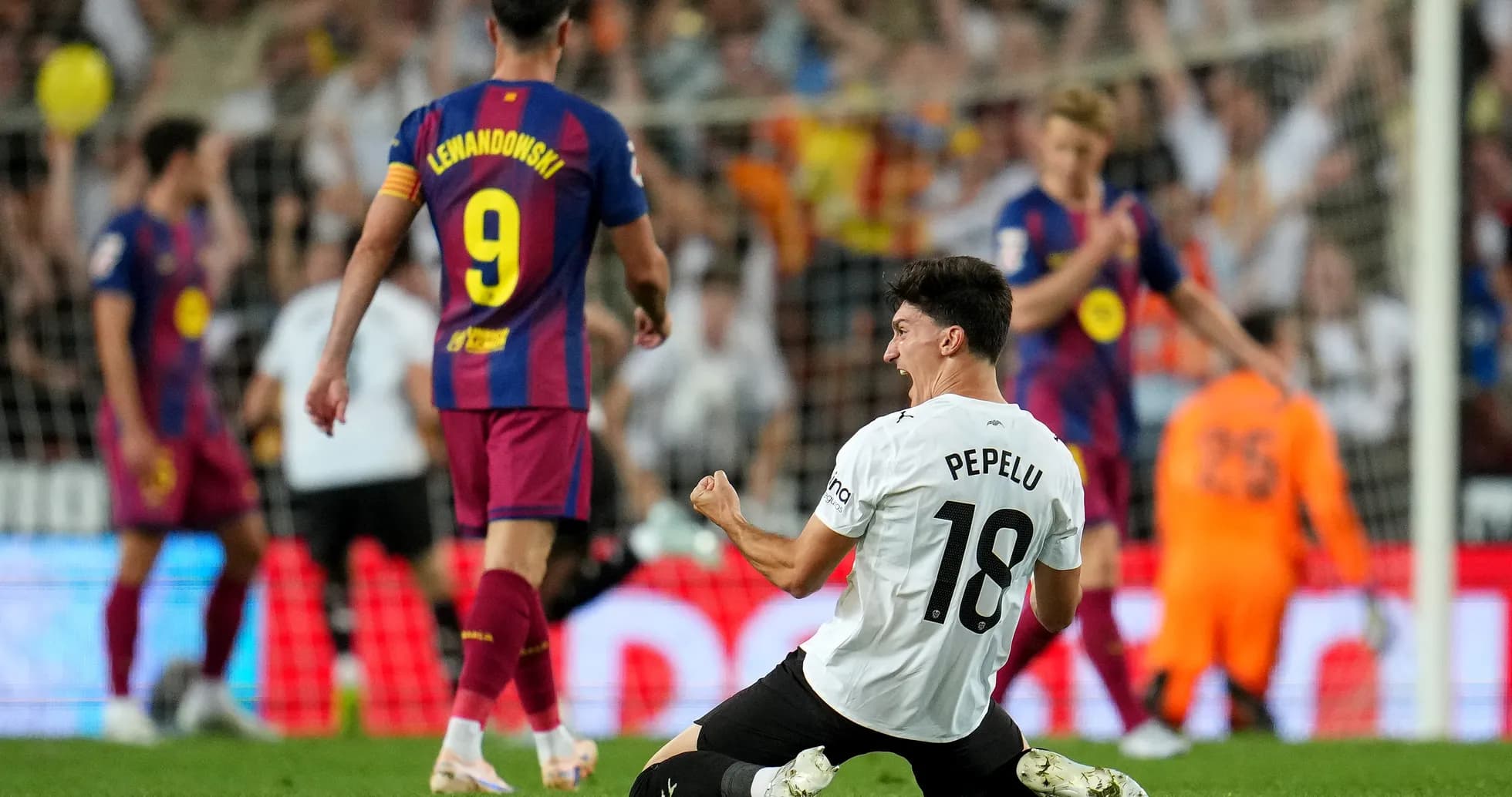 Pepelu celebrando un gol contra el Barcelona