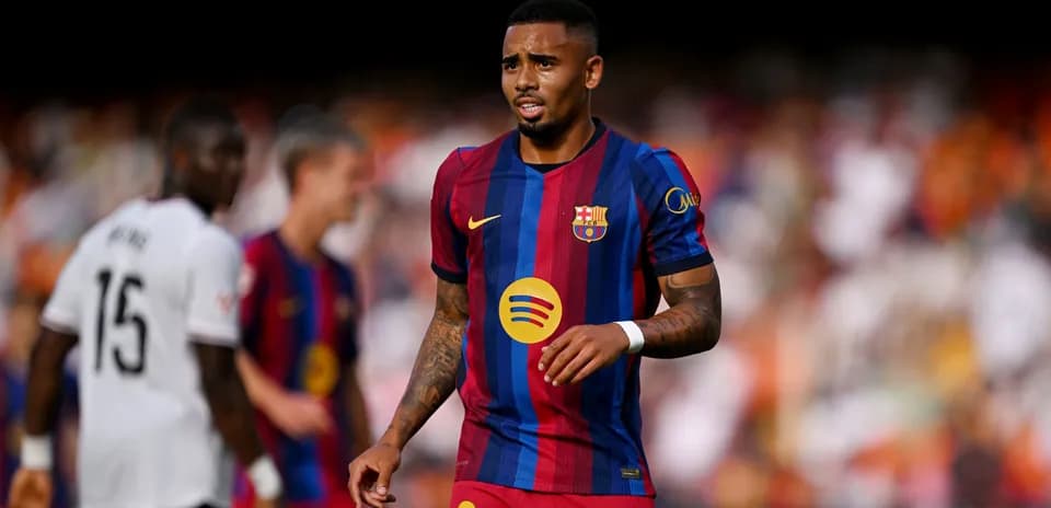 Jugador de Barcelona en acción durante el partido