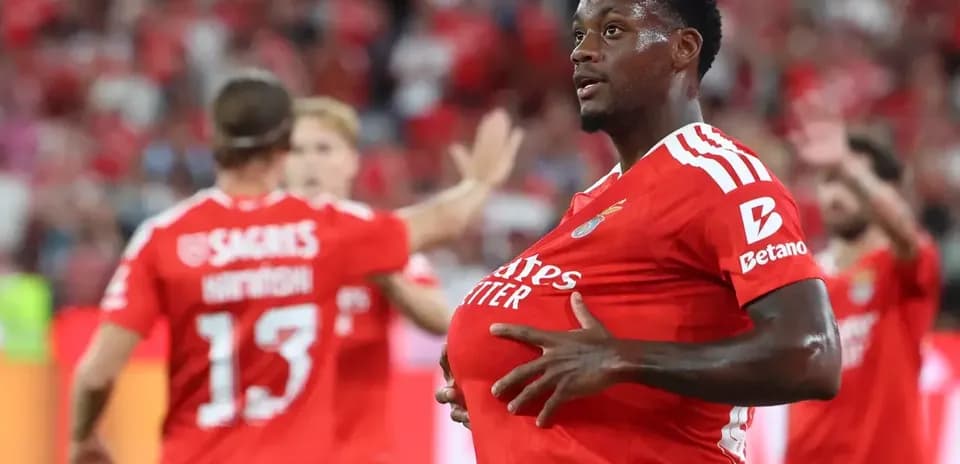 Jugador de Benfica celebrando un gol