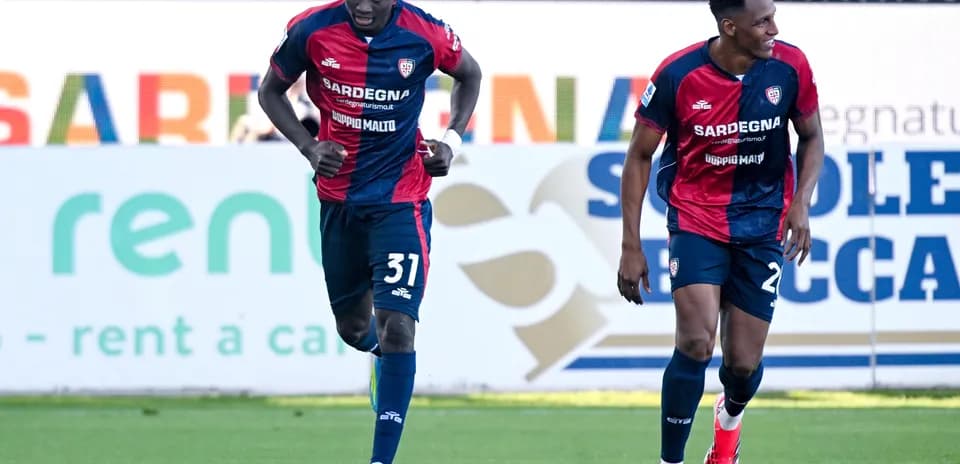 Jugadores de Cagliari celebrando un gol