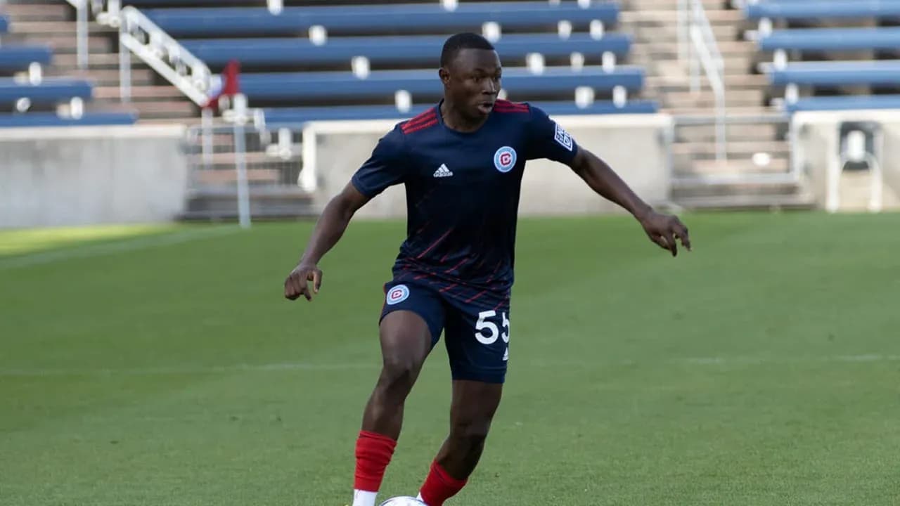Jugador del Chicago Fire II en acción