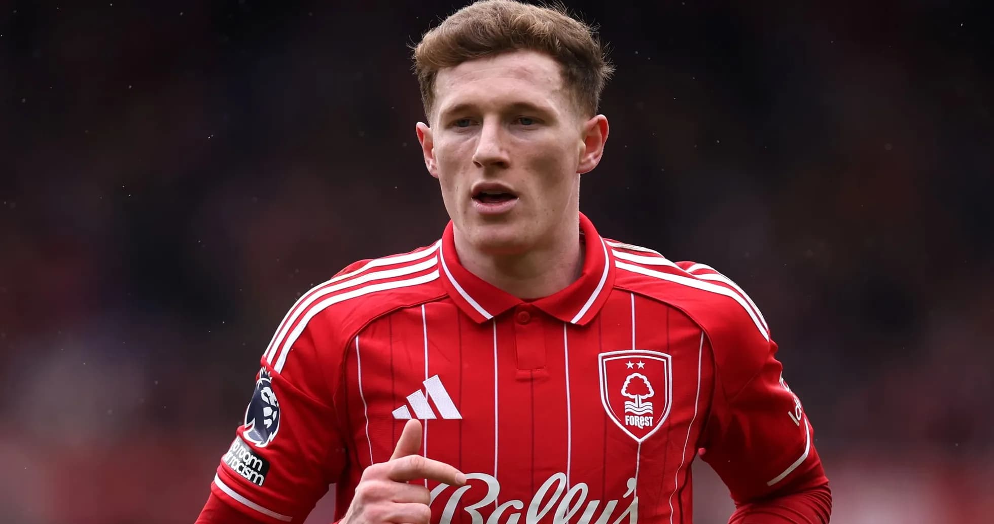Jugador de Nottingham Forest en acción durante el partido