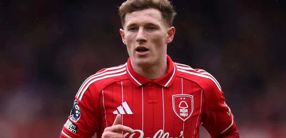 Jugador de Nottingham Forest en acción durante el partido