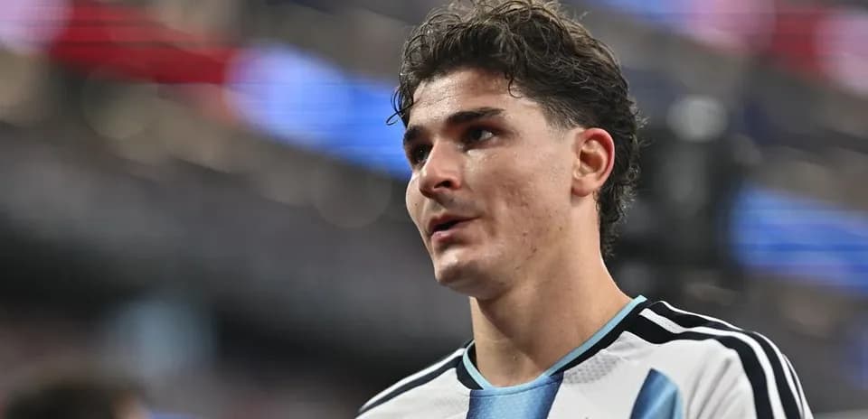 Jugador argentino en el estadio durante un partido