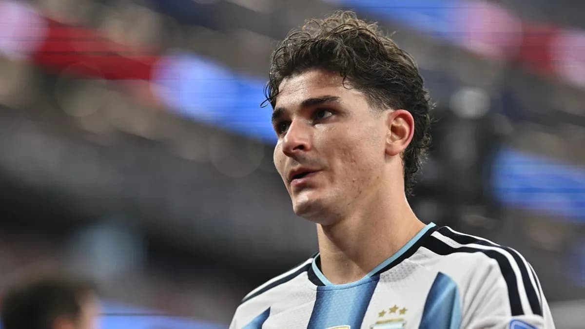 Jugador argentino en el estadio durante un partido