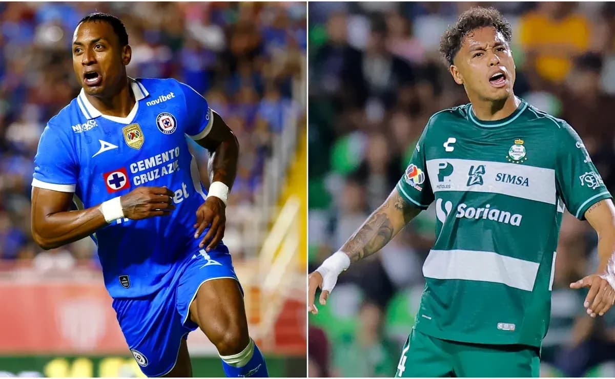 Jugadores de Cruz Azul y Santos Laguna en acción