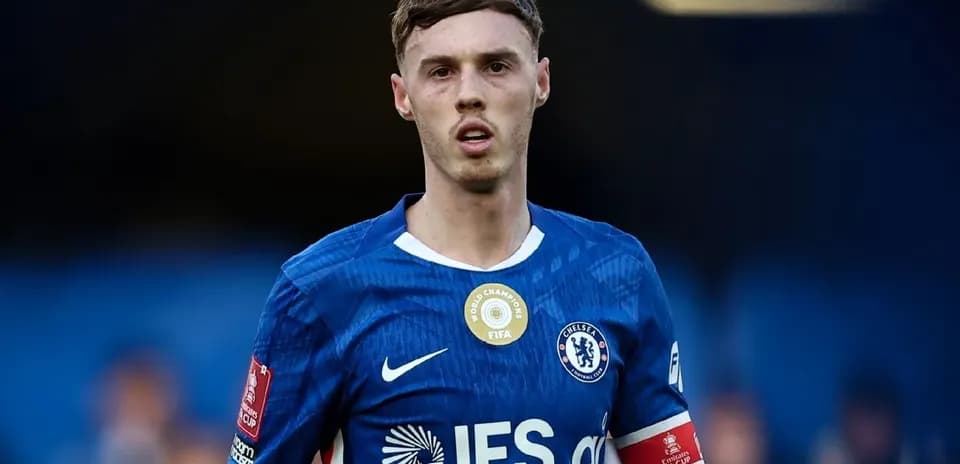 Jugador de Chelsea en uniforme durante un partido
