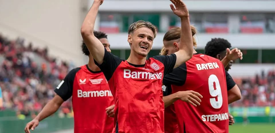 Jugadores de Bayer Leverkusen celebrando un gol