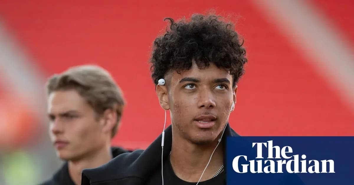 Jugador con auriculares en el estadio antes del partido