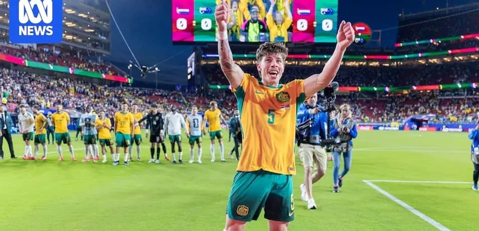 Jugador de Australia celebrando en el campo tras el partido