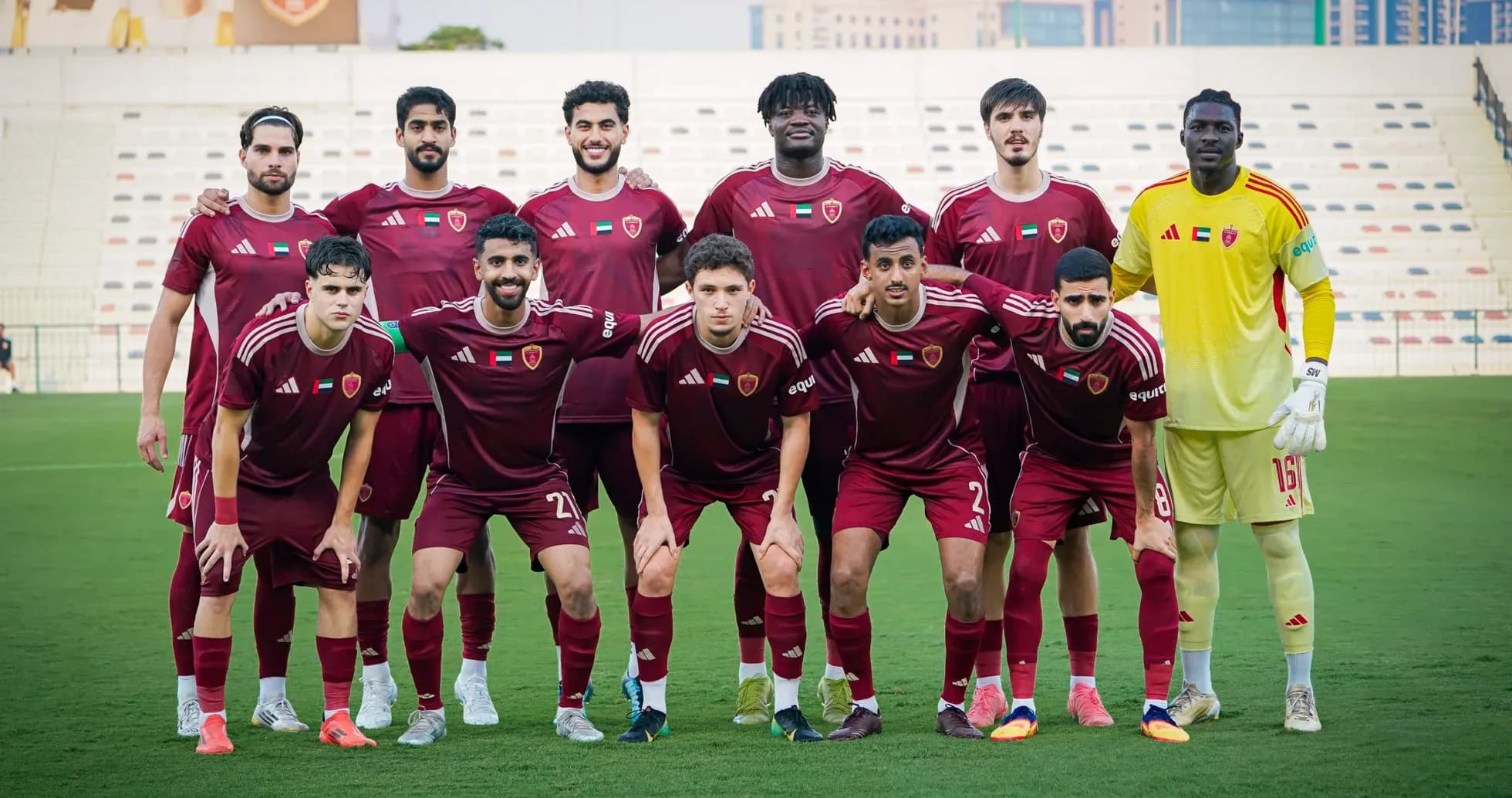 Equipo Al Wahda U23 posando para foto