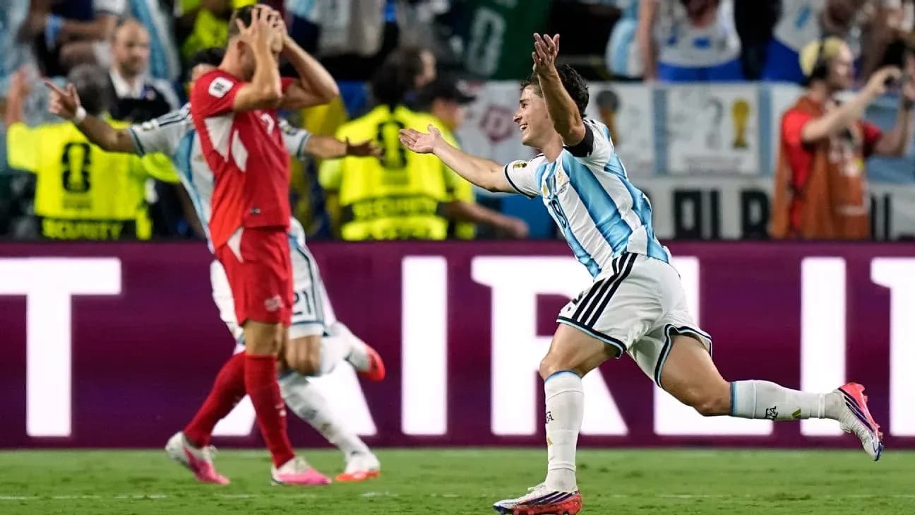 Jugador de Argentina celebra un gol en el partido
