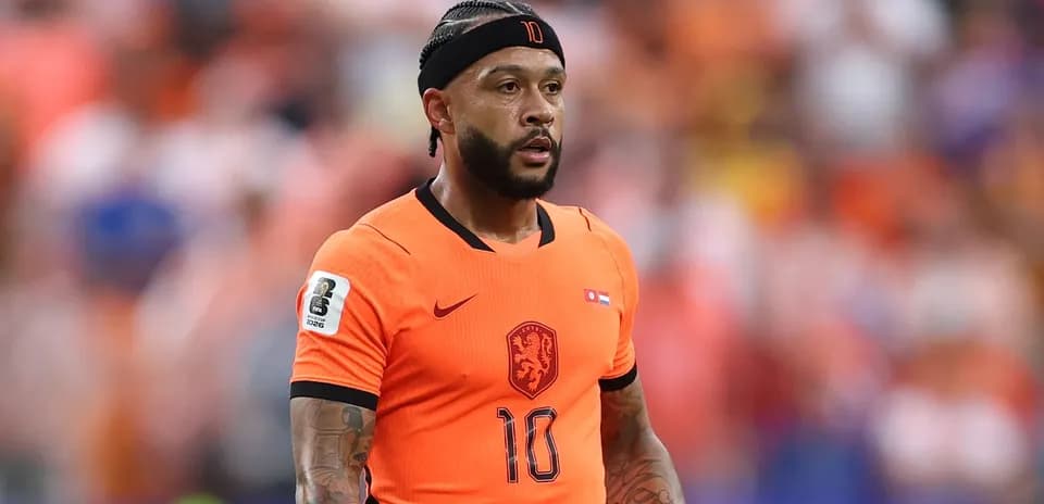 Jugador de Países Bajos en camiseta naranja durante partido