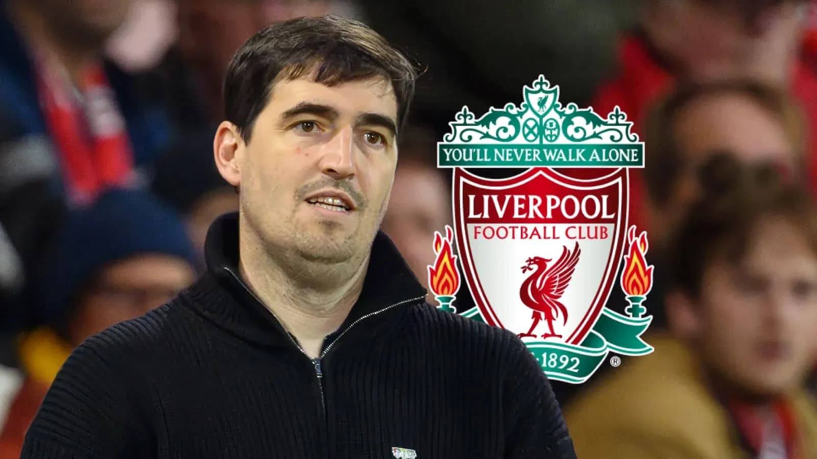 Hombre mirando durante un partido de Liverpool