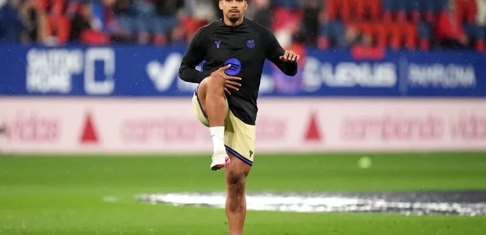 Jugador calentando en el campo de entrenamiento