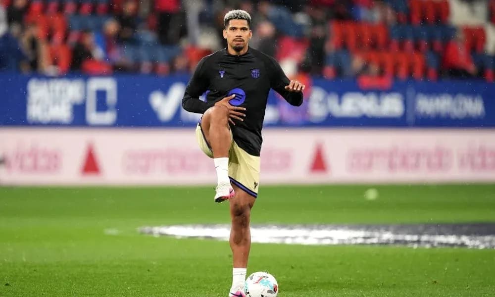 Jugador calentando en el campo de entrenamiento