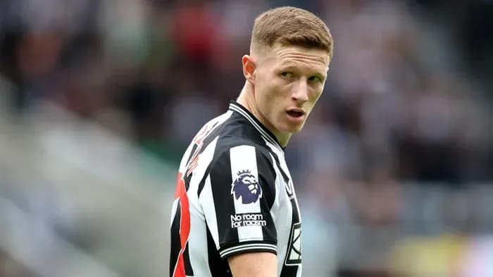 Jugador de Newcastle mirando hacia el público